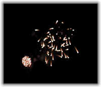 fireworks4.jpg (35810 bytes)