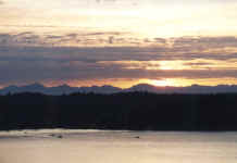 PugetSound-sunset1.JPG (70816 bytes)