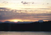 PugetSound-sunset2.JPG (66897 bytes)