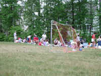 03Crowd1-full.JPG (175520 bytes)
