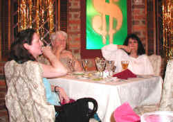 886Linda-Yvette-Patty.jpg (192652 bytes)