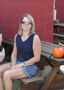 sep25-1619Carolyn.jpg (57272 bytes)